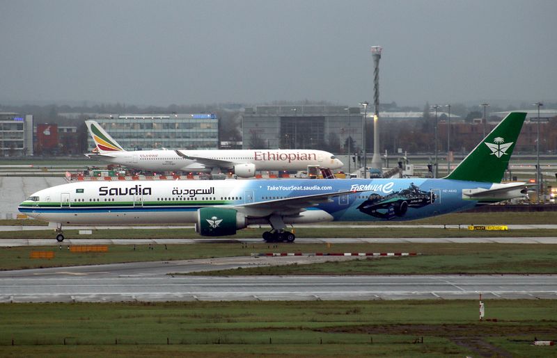 B777-300(ER) HZ-AK43