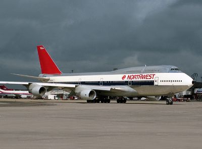 Boeing 747-400 N663US 