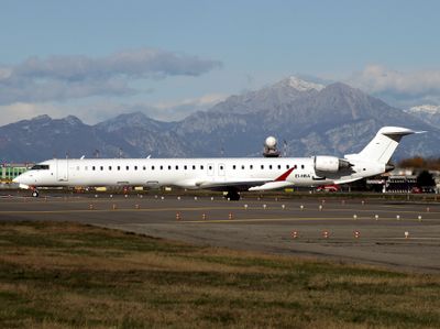 CRJ1000 EI-HBA