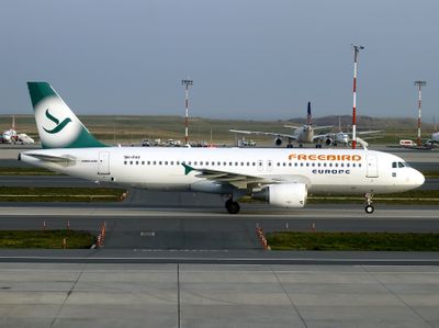 Airbus A320-200 9H-FHT
