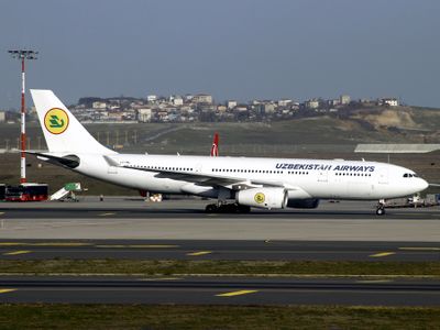Airbus A330-200 LY-TKL