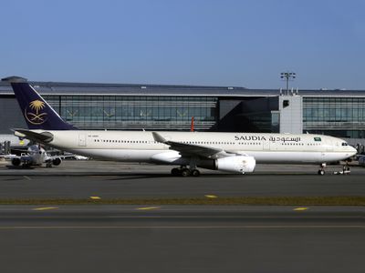 A second Saudia A330-300 Ddeparts at the same time as '15.
IST LTFM