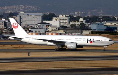 Boeing 777-200 JA-8982 
