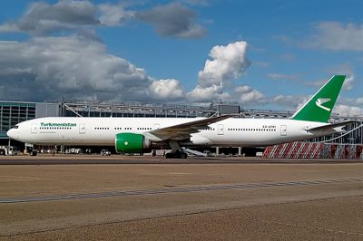Boeing 777-300 EZ-A781 