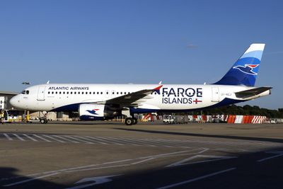 OY-RCJ (LGW 22-06-24) FBFB.jpg