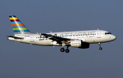 Airbus A319-100 SE-RGD 
