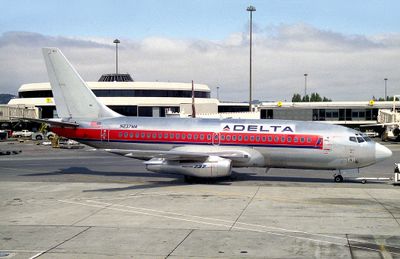 B737-200 N237WA 