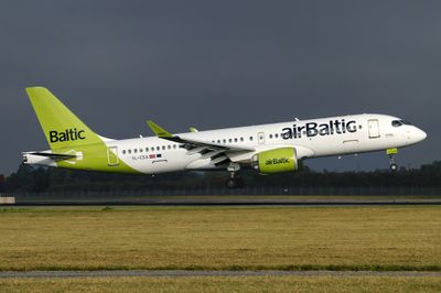 Airbus A220-300 YL-CSA