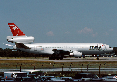 DC10-30 N233NW
