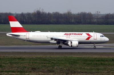 Airbus A320-200 OE-LBO