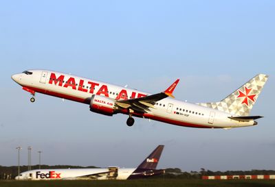 B737-8 MAX 9H-VUF 