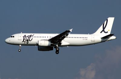 A320-200 LY-LGA