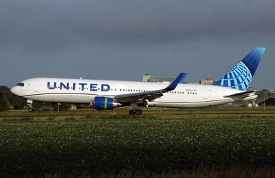 B767-300(WL) N643UA 