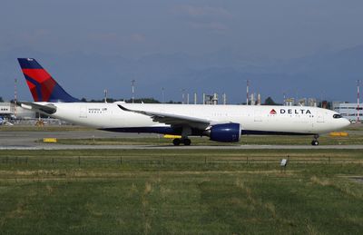 Delta Airlines (Boeing 722-732-733-752-762-763-772/Douglas DC-9-DC-10-MD-11-MD-80/Airbus A-330