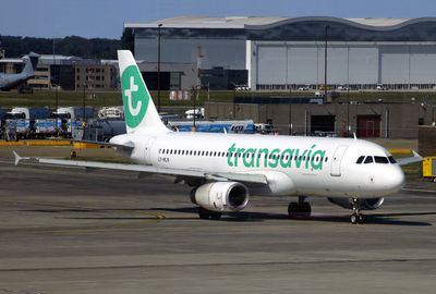 A320-200 LY-MLN 