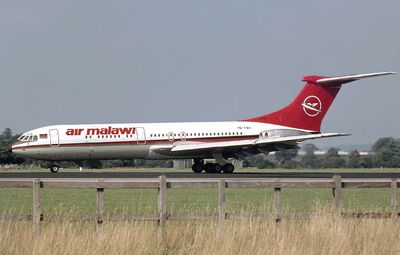 7Q-YKH (LGW 70s) CG fbfb.jpg