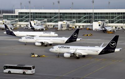 Lufthansa party (MUC 12-11-25) fbfb.jpg