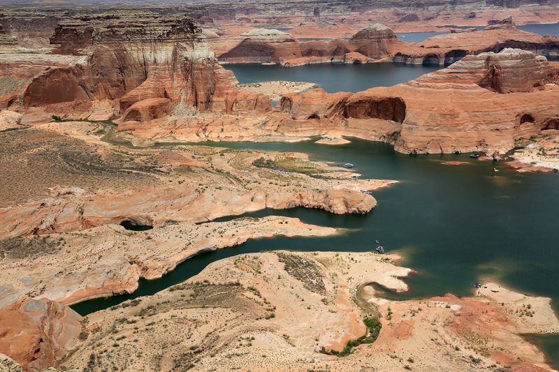 0019-3B9A6622-Houseboating on Lake Powell.jpg
