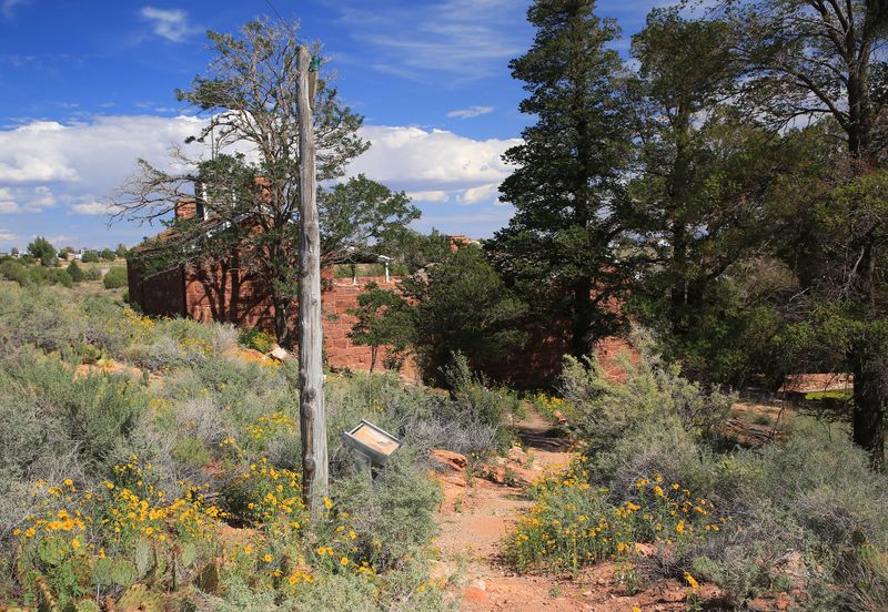 031-3B9A2035-The Ridge Trail behind Winsor Castle, Pipe Spring National Monument.jpg