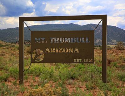05-3B9A2348-Mount Trumbell Sign.jpg
