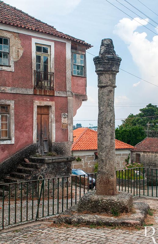 Pelourinho de Couto do Mosteiro