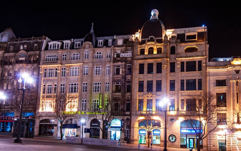 Edifcio da Casa de Sade da <br>Avenida - Aliados, 150 / 172
