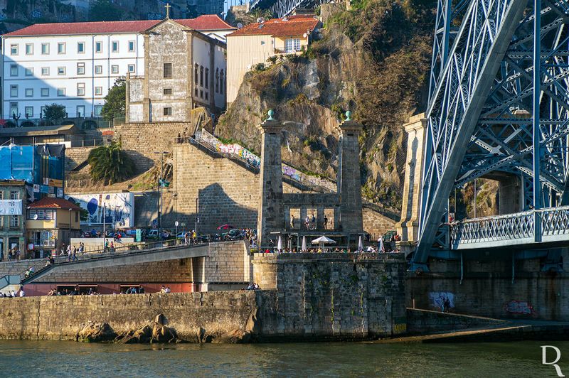 Pilares que Sustentavam<br> a Ponte Pnsil 