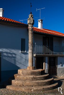 Idanha-a-Nova, Proença-a-Velha.
Pelourinho quinhentista.
Proteção: Imóvel de Interesse Público.
Época de construção: Séc. 16 (conjetural).
Margarida Conceição (excertos), in http://www.monumentos.gov.pt/Site/APP_PagesUser/SIPA.aspx?id=581