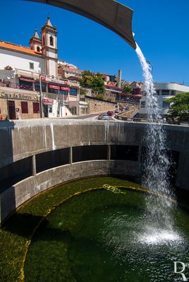 (...) 1958 - inauguração do actual edifício da Câmara Municipal da Covilhã que veio ocupar o espaço em que estava edificada a construção filipina dos Paços do Concelho desde 1614; 1973 - por decreto-lei n.º402, foi criado o Instituto Politécnico da Covilhã que mais tarde, através da lei n.º44/79 de 11 de Setembro viria a tornar-se no Instituto Universitário da Beira Interior; (...)
Anouk Costa, Cláudia Morgado, Marta Clemente, Rita Vale (excertos), in http://www.monumentos.gov.pt/Site/APP_PagesUser/SIPA.aspx?id=5904