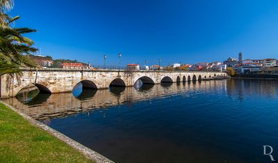 Ponte Velha Sobre o Rio Tua