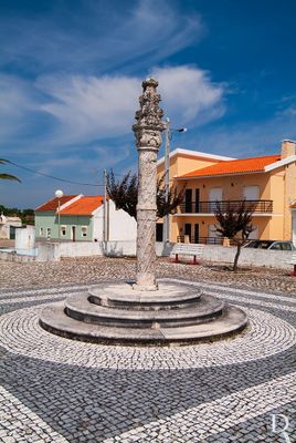 Cronologia: 1332 - concessão de foral pelo Abade D. Frei João Martins; 1422, 01 Junho - foral dado pelo abade de Alcobaça, D. Frei Fernando de Quental; 1514, 01 Outubro - concessão de novo foral a Alfeizerão por D. Manuel, confirmando os privilégios anteriores; (...)
Isabel Mendonça e Cecília Matias (excertos), in http://www.monumentos.gov.pt/Site/APP_PagesUser/SIPA.aspx?id=1776