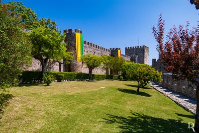   (...)  1285 - o templo recebe algumas reformas (cf. testamento de Joo Guilherme Sancino); sc.13 - nas lutas entre D. Afonso III e D. Sancho II o alcaide opta pela faco deste; o prncipe D. Afonso IV toma-o na rebelio contra D. Dinis; sc. 14 - Castelo ter sido objecto de reforma geral, sendo provavelmente dessa poca a barbac e o cerco N.; (...)

Joo Cravo, Horcio Bonifcio e Margarida Alada [excertos], in http://www.monumentos.gov.pt/Site/APP_PagesUser/SIPA.aspx?id=2593 