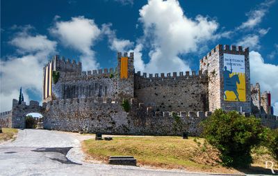   (...)  1245 - por deposio de D. Sancho II, o bispo D Tibrcio e alguns cnegos da S, sentindo-se pouco seguros em Coimbra, refugiaram-se na Alcova do castelo; D. Afonso III renovou a doao do priorado ao bispo D. Egas Fafes, tornando-o Colegiada;(...)

Joo Cravo, Horcio Bonifcio e Margarida Alada [excertos], in http://www.monumentos.gov.pt/Site/APP_PagesUser/SIPA.aspx?id=2593 