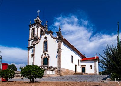  Carregal do Sal, Oliveira do Conde
 
Igreja paroquial contendo tmulo com jacente

Proteo: Monumento Nacional.

poca de construo: Sc. 15.

Autores - ENTALHADOR: Francisco de Almeida (1727). FUNDIDOR: Joo Afonso. PINTOR: Manuel Pinto Temudo (1750). PINTOR - DOURADOR: Manuel de Miranda Pereira (1731-45)

Madeira Portugal e Joo Carvalho [excertos], in http://www.monumentos.gov.pt/Site/APP_PagesUser/SIPA.aspx?id=3689 
