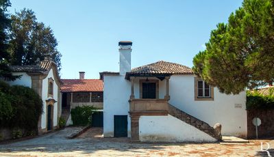  Carregal do Sal, Oliveira do Conde.
 
Arquitetura residencial.

Proteo: Imvel de Interesse Pblico.

Incio da construo: Sc. 17.

Ceclia Matias [excertos], in http://www.monumentos.gov.pt/Site/APP_PagesUser/SIPA.aspx?id=4196 
