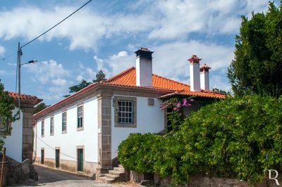  Carregal do Sal, Oliveira do Conde.
 
Arquitetura residencial.

Proteo: Interesse Municipal.

Cronologia: 1999, 4 Maio - despacho de abertura do processo de classificao; 2004, 14 Abril - Edital da CM com a publicao da classificao do imvel.

Paula Figueiredo [excertos], in http://www.monumentos.gov.pt/Site/APP_PagesUser/SIPA.aspx?id=20583 