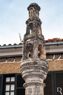  (...) 1758 - nas Memrias Paroquiais,  referido que a povoao  da Coroa, com juiz do cvel e crime, juiz dos rfos, 2 vereadores, um procurador da cmara, 2 almotacs, um escrivo da cmara, escrivo do pblico, um escrivo dos rfos e um das sizas; 1836 - extino do concelho;  (...)

Madeira Portugal e Lina Marques [excertos], in http://www.monumentos.gov.pt/Site/APP_PagesUser/SIPA.aspx?id=4235 