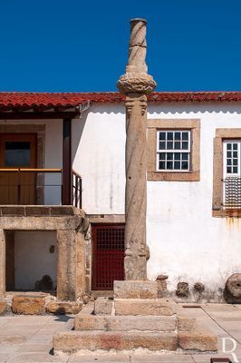  Oliveira do Hospital, Bobadela.
 
Pelourinho quinhentista.

Proteo: Imvel de Interesse Pblico.

poca de construo: Sc. 16 (conjetural).

Joo Craco e Horcio Bonifcio [excertos], in http://www.monumentos.gov.pt/Site/APP_PagesUser/SIPA.aspx?id=1009 