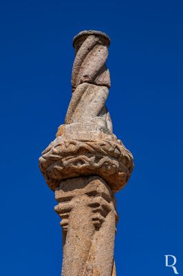   Cronologia: 1256 - concesso de foral por D. Afonso III; 1513, 15 Outubro - D. Manuel outorgou foral, na sequncia do qual ter sido construdo o pelourinho; 1708 - a povoao, com 250 vizinhos,  da Coroa, mais precisamente do Infante D. Francisco, por estar em demanda com o Marqus de Minas, que a pretendia; antes pertencia a Lus Freire de Andrade; tem 2 juzes ordinrios, 2 vereadores, procurador do concelho, escrivo da cmara, e tabelio; (...)

Joo Craco e Horcio Bonifcio [excertos], in http://www.monumentos.gov.pt/Site/APP_PagesUser/SIPA.aspx?id=1009 