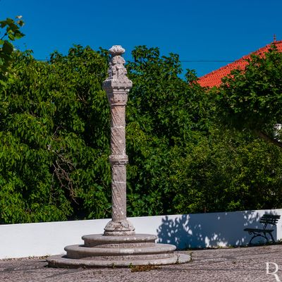  Alcobaa, Turquel.
 
Pelourinho quinhentista.

Proteo: Imvel de Interesse Pblico.

poca Construo: Sc. 16 (conjetural).

Isabel Mendona (excertos), in http://www.monumentos.gov.pt/Site/APP_PagesUser/SIPA.aspx?id=1785 