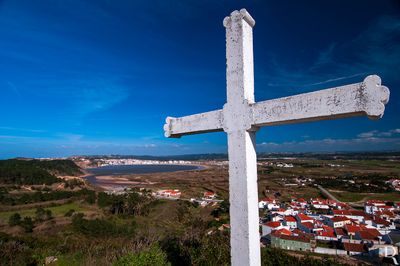 A Cruz do Miradouro de Salir do Porto