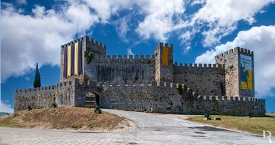   Cronologia: 990 - Construo do Pao atribuda a Dona Urraca; Almanor toma o Castelo; 1006 - reconquistado por Mendo Luz; 1088 - reedificado por Afonso VI de Castela; 1090 - edificao da igreja, pelo presbtero Vermudo, por ordem do Conde D. Sesnando, com a condio de metade das rendas ficarem a pertencer  S de Coimbra, no tempo do bispo D. Crescnio; depois de concluda a igreja, foi lavrada a escritura de doao dessa metade, datada de 1095; (...)

Joo Cravo, Horcio Bonifcio e Margarida Alada [excertos], in http://www.monumentos.gov.pt/Site/APP_PagesUser/SIPA.aspx?id=2593