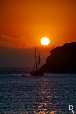 Um Veleiro ao Pôr-do-Sol