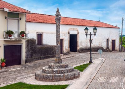 Alcobaça, Cela.
Pelourinho quinhentista.
Proteção: Imóvel de Interesse Público.
Época de construção: Séc. 16.
Isabel Mendonça (excertos), in http://www.monumentos.gov.pt/Site/APP_PagesUser/SIPA.aspx?id=1784