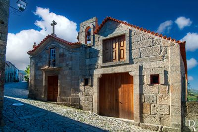  Celorico da Beira, Linhares.
 
Arquitetura religiosa, verncula.

Proteo: no atribuda.

poca de construo: Sc. 16.

Margarida Conceio [excertos], in http://www.monumentos.gov.pt/Site/APP_PagesUser/SIPA.aspx?id=3080 