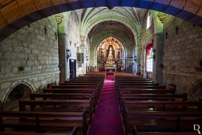 Cronologia: 1235 - provável fundação do Convento de São Francisco, num pequeno edifício situado na zona oriental da vila, junto a uma primitiva capela; 1285 - contrato entre Frei João Soares e Martim Enes respeitante ao chafariz existente no claustro, comprovando que o convento tinha já sido transferido para a atual implantação; a construção do novo edifício ficou a dever-se aos moradores da vila e a doações régias; séc. 14 - doações de D. Pedro I, que cedeu os rendimentos do Souto de Alcambar e de Alcongosta e de D. Fernando, que confirmou esta doação; 1385, 06 outubro - confirmação da doação de rendimentos do Souto de Alcambar e Alcongosta por D. João I, que deveriam ser usados na edificação das paredes da igreja, ainda desprovida de cobertura; séc. 15 - D. Afonso V doa $400 anuais para a construção e manutenção do convento; (...)
Paula Figueiredo (excertos), in http://www.monumentos.gov.pt/Site/APP_PagesUser/SIPA.aspx?id=4842