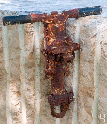 A Pedra e o Ferro