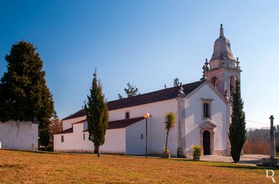  Alcobaa, Unio das freguesias de Coz, Alpedriz e Montes
 
Arquitetura religiosa, barroca e oitocentista.

Proteo: no atribuda.

Cronologia: 1574 - a igreja pertence ao padroado real e integra a Diocese de Lisboa; sc. 17 - construo do atual templo, segundo o Couseiro; sc. 19 - obras de restauro e ampliao.

Elisabete Mendes (CMA) e Ceclia Matias (excertos), in http://www.monumentos.gov.pt/Site/APP_PagesUser/SIPA.aspx?id=25411