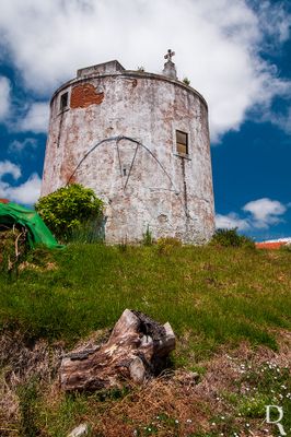 Alcobaa, Benedita.
 
Arquitetura agrcola, oitocentista.

Proteo: no atribuda.

Cronologia: Sc. 19 - construo de alguns dos moinhos; 1946, 18 julho - data no Moinho V.

Alex Bernardo (CMA) (excertos), in http://www.monumentos.gov.pt/Site/APP_PagesUser/SIPA.aspx?id=33050 