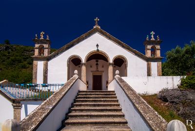 Cronologia: 1626 - data inscrita no ex-voto de Manuel Severim de Faria; 1708 - Ermida dos Covões referida na Corografia Portugueza, e Descripçam Topografica (...); 1712 - Fr. Agostinho de Santa Maria faz uma descrição detalhada da Ermida dos Covões no Santuário Mariano, e Historias das Images milagrosas de Nossa Senhora; (...)
Cecília Matias (excertos), in http://www.monumentos.gov.pt/Site/APP_PagesUser/SIPA.aspx?id=24146